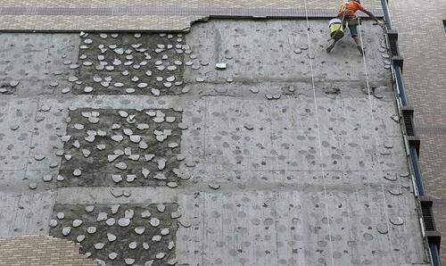 20528153421.jpg 建筑外墻保溫裝飾一體板經(jīng)常使用油漆來(lái)增加美感